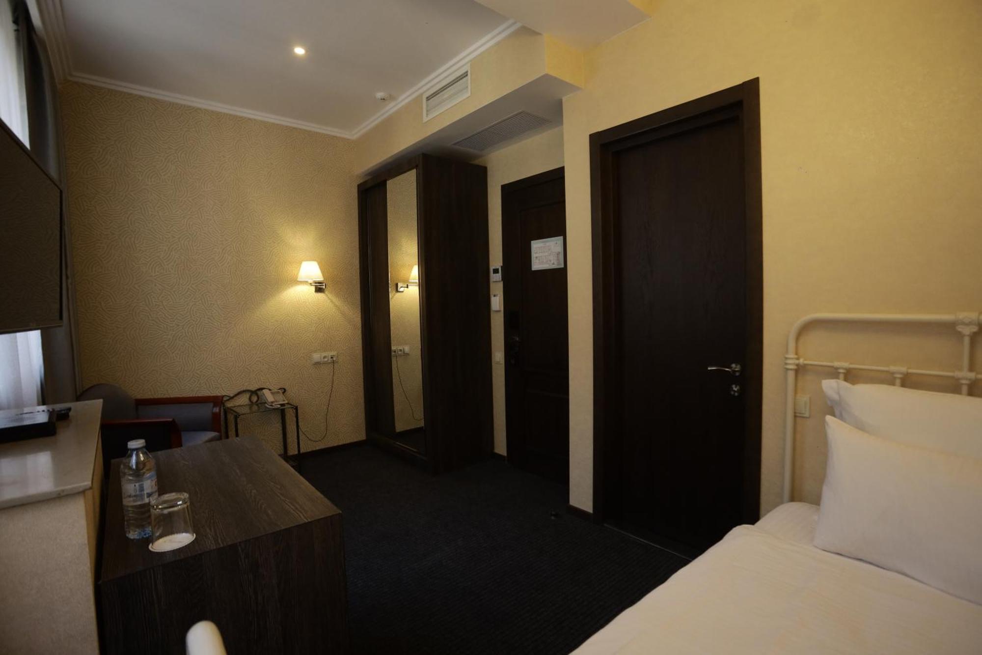 Redline Hotel Tbilisi Exterior foto